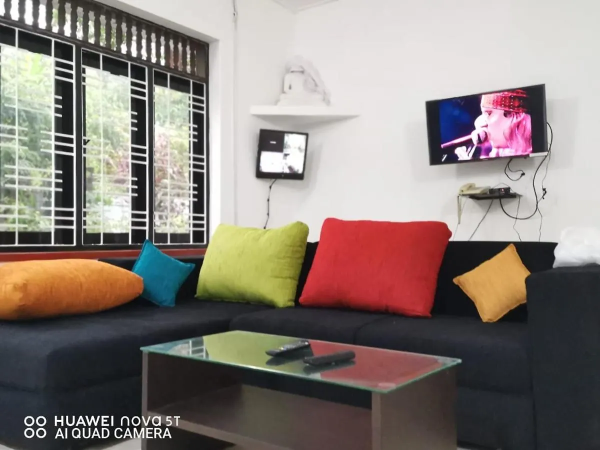 Bee Cottage نيجومبو شقة